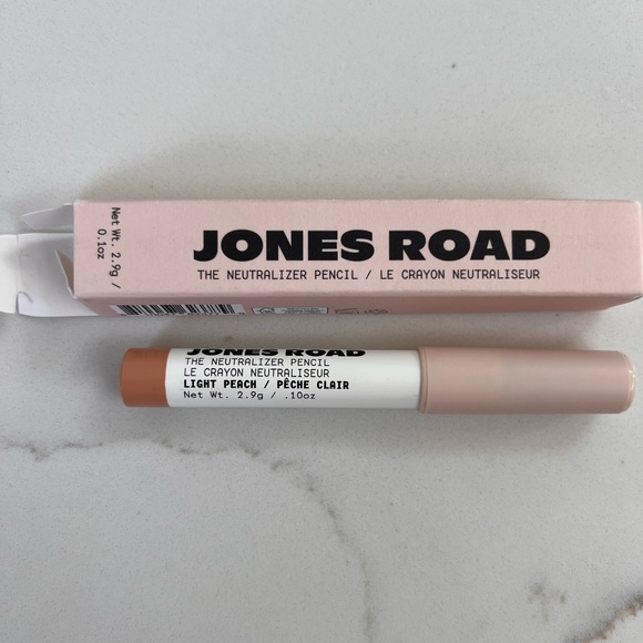 Jones Road the neutralizing pencil. Shade LIGHT PEACH - Picture 3 of 3